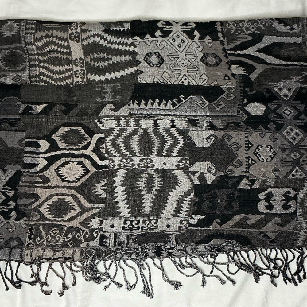 Wilfred Black and Gray Patterned Scarf - Picture 4 of 4